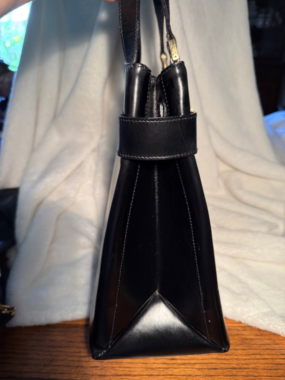 Genuine Gucci Black Leather Tote with Gold Hardware - Picture 5 of 12